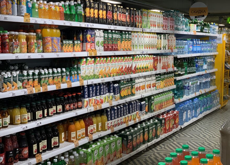 Стало известно, когда в России запретят продажу энергетиков несовершеннолетним