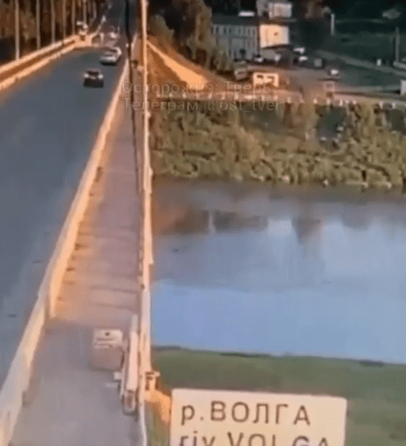 В Тверской области мужчина спрыгнул с моста