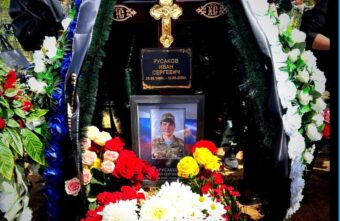 В Тверской области проводили в последний путь участника СВО Ивана Русакова В Тверской области проводили в последний путь участника СВО Ивана Русакова