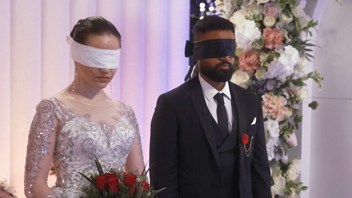 Индус-хирург из Твери сыграет свадьбу вслепую с преподавателем из Питера