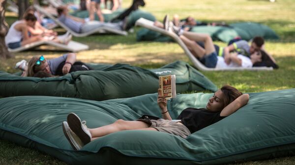 Врач рассказала, как не засыпать в жару