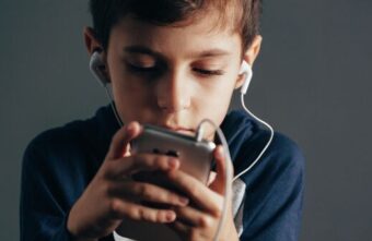 В России появится новый короткий номер анонимной помощи детям