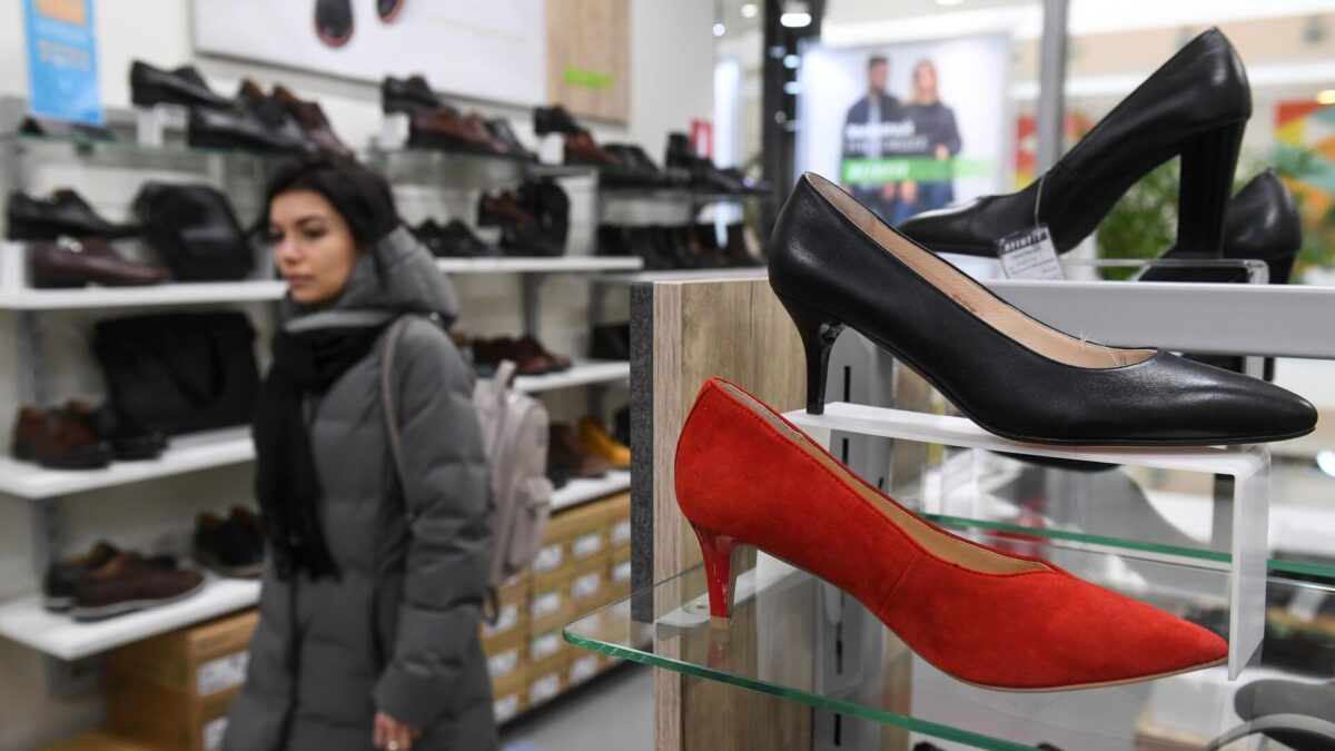 В Тверской области мужчина ушел из магазина в невыкупленных сандалиях