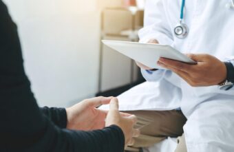 Мошенники обманывают жителей Тверской области, представляясь медработниками