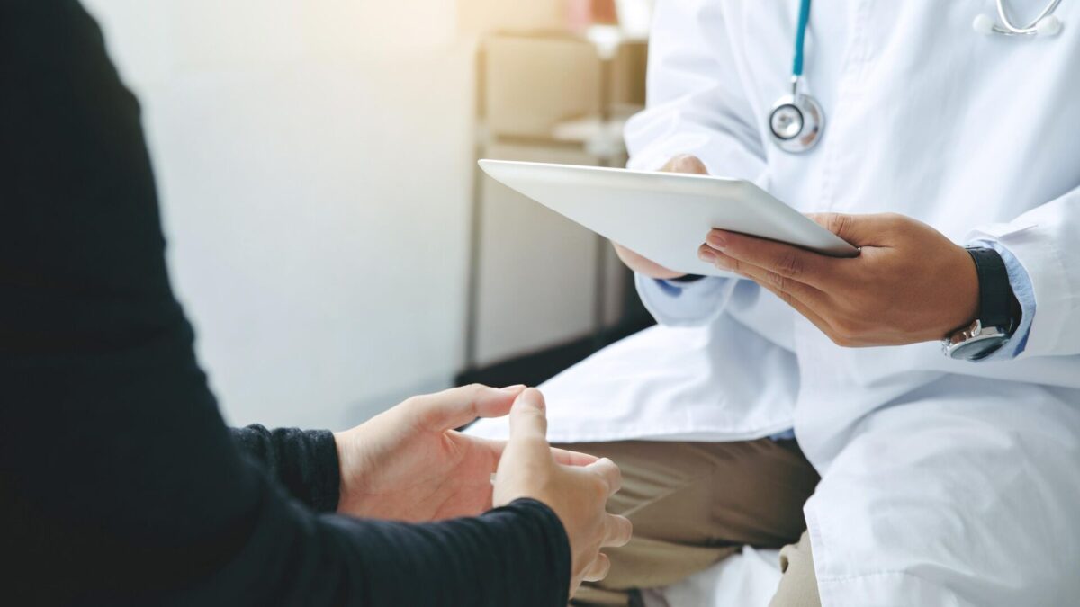 Мошенники обманывают жителей Тверской области, представляясь медработниками