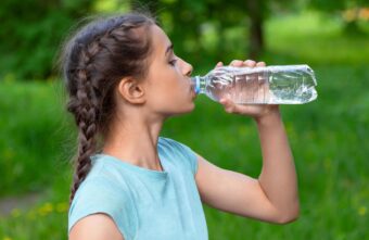 Врач рассказала о вреде потребления воды