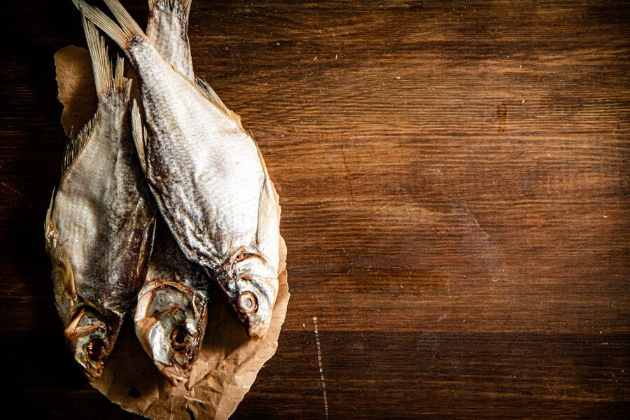 В сушеной рыбе известных торговых марок нашли большое количество мышьяка и плесень