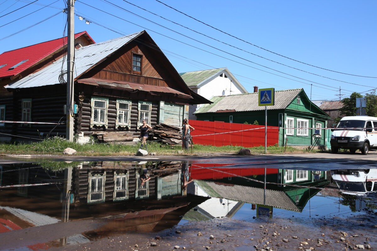 Появились фото с места прорыва трубы с кипятком в Твери