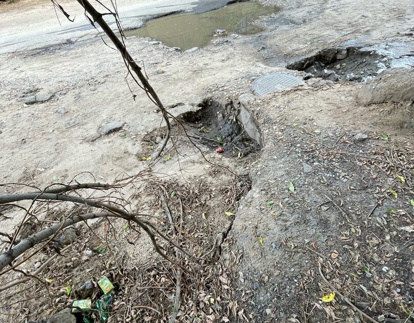 В Твери провалилась дорога в Заволжском районе