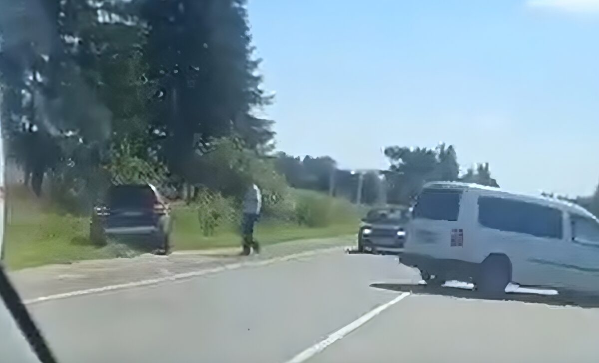 На трассе в Тверской области столкнулись Вольво и минивэн