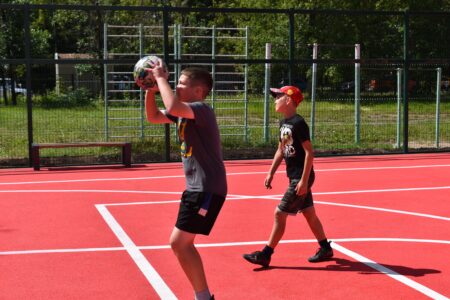 В Твери открываются новые спортплощадки и дворовые парковки В Твери открываются новые спортплощадки и дворовые парковки