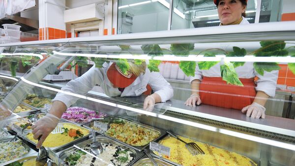 Врач рассказала, как срочно помочь себе при отравлении