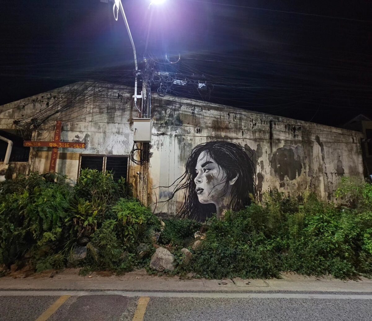 Известная художница Катя ХБ из Твери нарисовала граффити в Таиланде