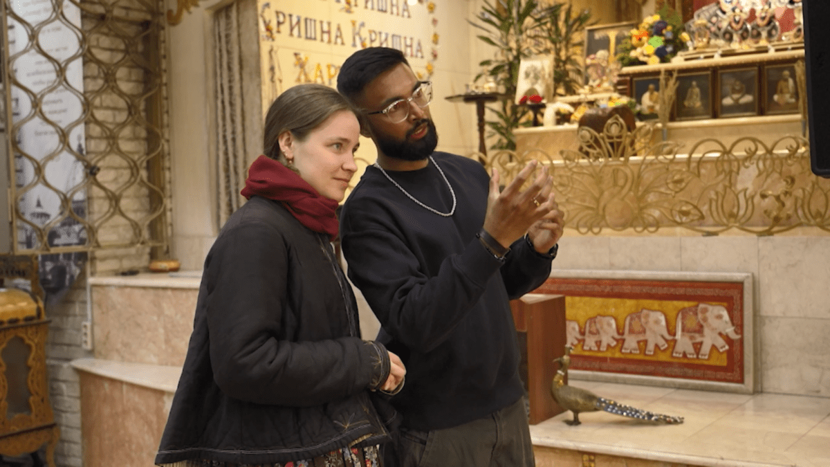 Индус-хирург из Твери сыграет свадьбу вслепую с преподавателем из Питера