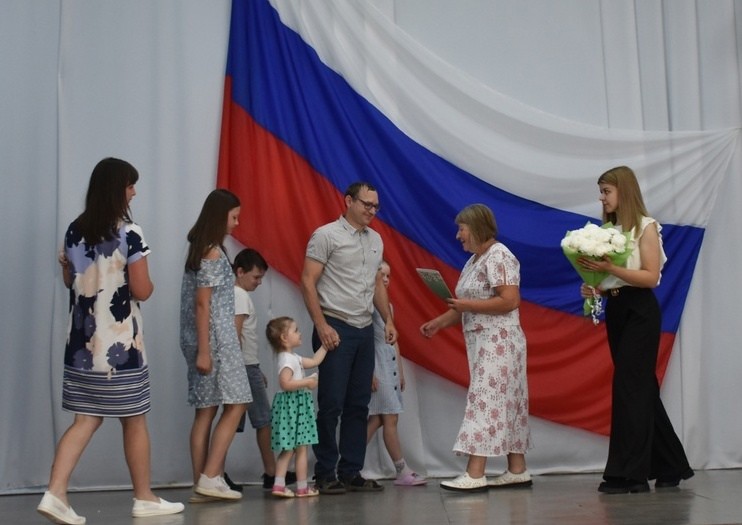В День семьи, любви и верности по всей стране проходят праздничные мероприятия