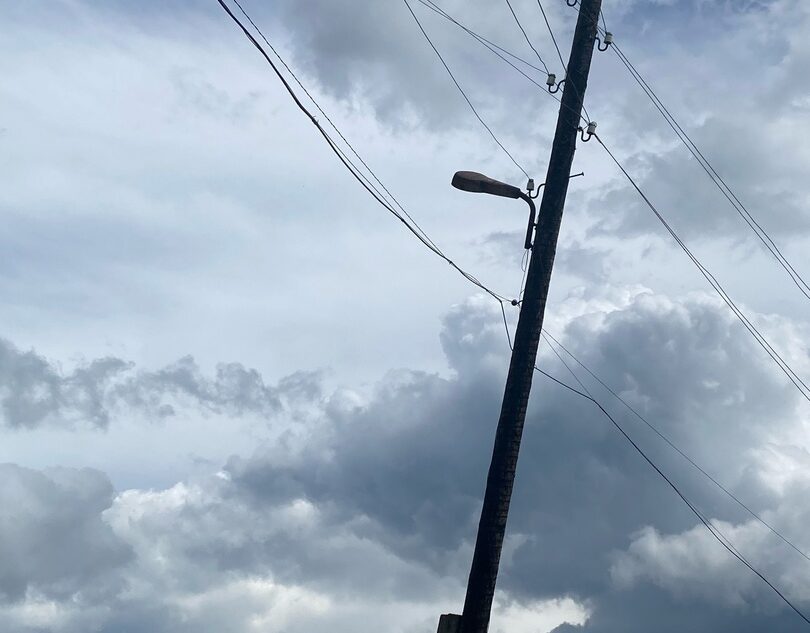 Жители Тверской области уже три дня сидят без света