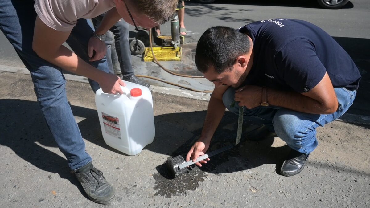 В Твери проверяют качество нового асфальта
