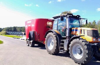 В Тверской области продолжается заготовка кормов для животноводства