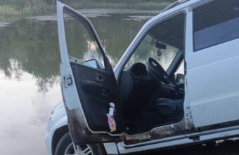 В Тверской области пьяный водитель задавил женщину в пруду