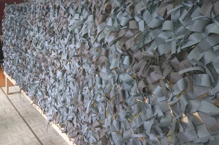 В Оленино плетут маскировочные сети новой расцветки