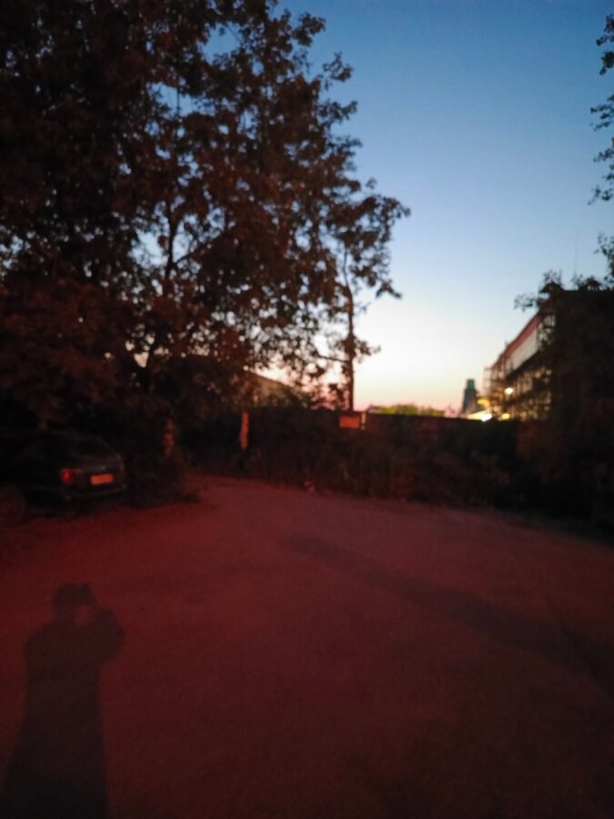 В поселке Тверской области хулиганы пытались взломать автомобиль