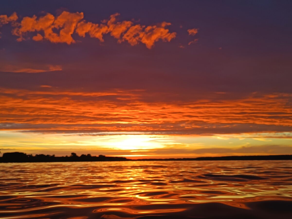 Жителям Тверской области удалось сфотографировать невероятный закат