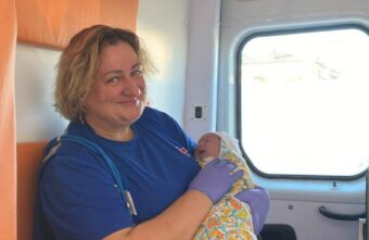 В Твери благодаря бригаде скорой помощи родилась здоровая девочка