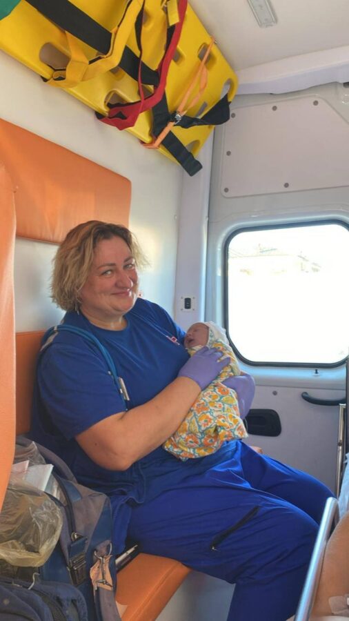 В Твери благодаря бригаде скорой помощи родилась здоровая девочка