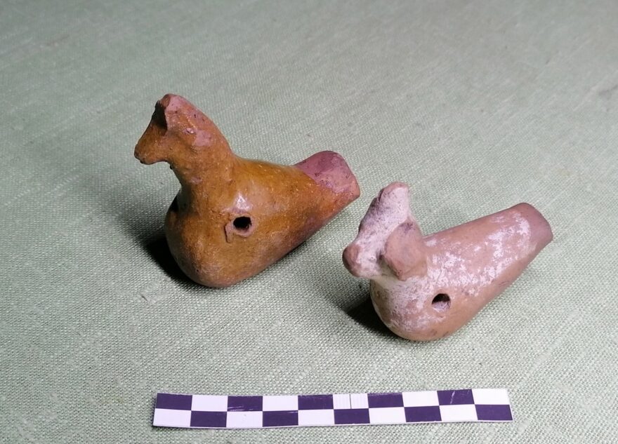 Андреапольскому музею подарили вековые «свистульки»