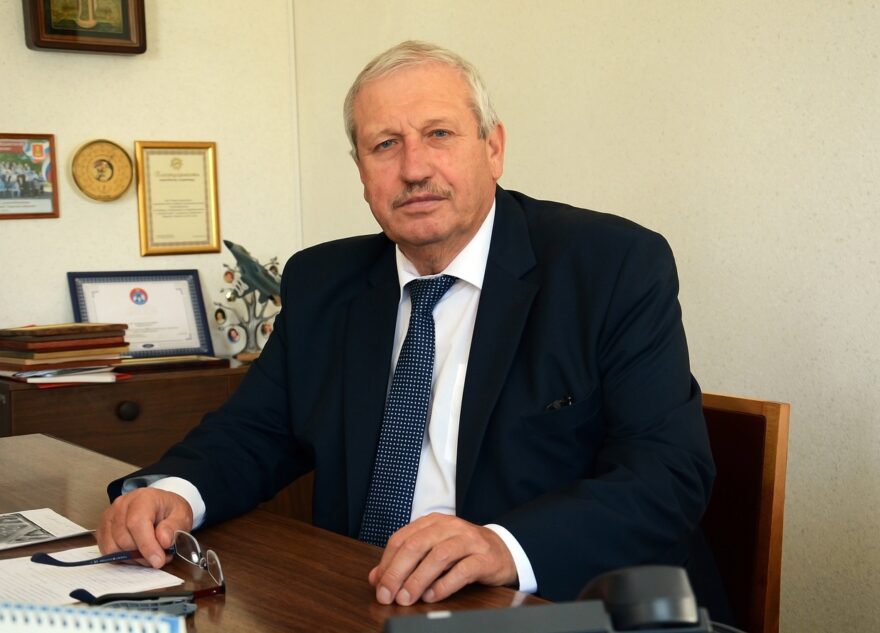 Скончался глава Андреапольского округа Николай Баранник