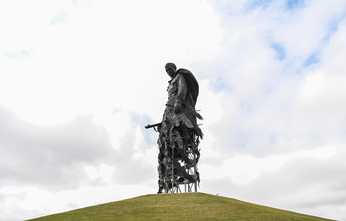 Игорь Руденя, Владимир Васильев и Сергей Густов почтили память советских воинов на Ржевском мемориале