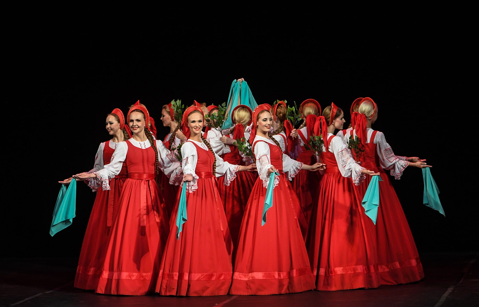 В Твери прошёл концерт легендарного хореографического ансамбля «Берёзка»
