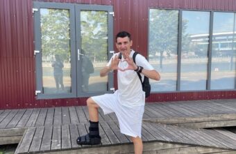 Известный спортсмен из Твери пробежал 10-дневный марафон со сломанной костью