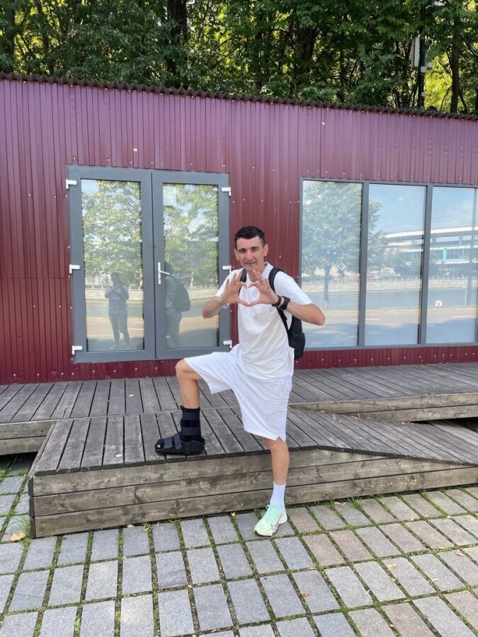 Известный спортсмен из Твери пробежал 10-дневный марафон со сломанной костью