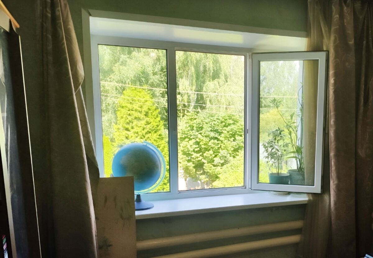 В Тверской области маленькая девочка выпала из окна дома