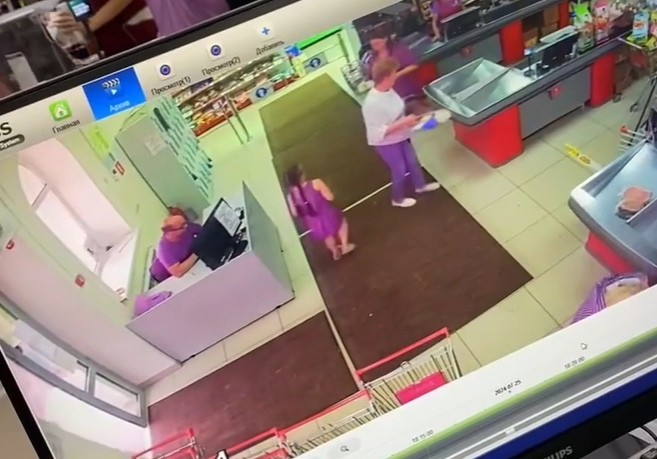 В Тверской области женщина украла у ребенка деньги и купила на них сигареты В Тверской области женщина украла у ребенка деньги и купила на них сигареты