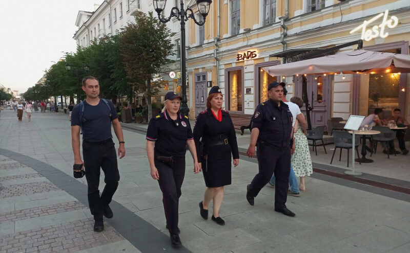 В Твери состоялся совместный рейд полицейских и общественников В Твери состоялся совместный рейд полицейских и общественников