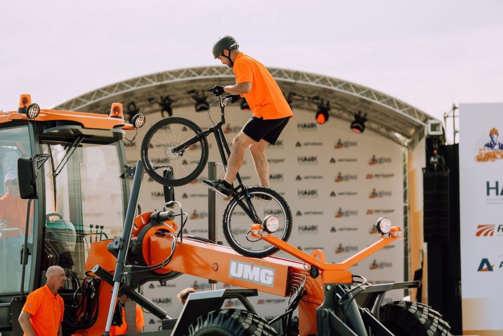 В Верхневолжье простые рабочие из нескольких стран посоревнуются в любимой игре англосаксонских элит
