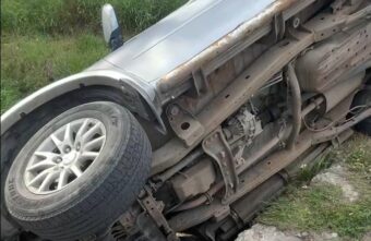 Под Тверью иномарка заехала в канаву и перевернулась Под Тверью иномарка заехала в канаву и перевернулась