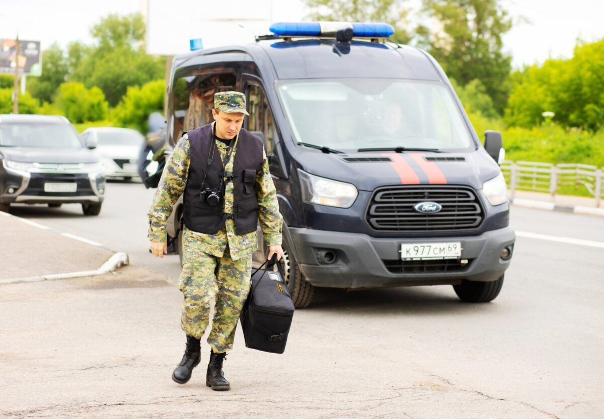 Из-за падения машины в яму во время прорыва водопровода возбудят уголовное дело