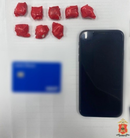 В Твери задержали наркозакладчика с партией мефедрона