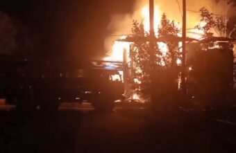 Ночью в Тверской области полыхал большой дом