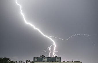 На Тверскую область идет долгий грозовой фронт