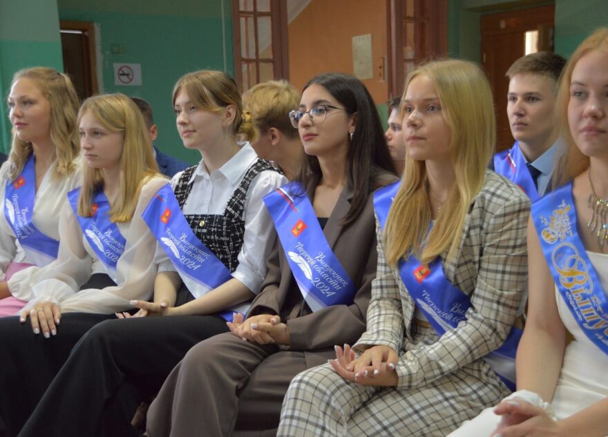 В Твери проходят церемонии выдачи аттестатов для учащихся 11-х классов В Твери проходят церемонии выдачи аттестатов для учащихся 11-х классов