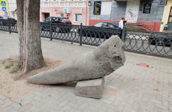 Жители Твери обсуждают историю "зуба дракона", расположенного в центре города