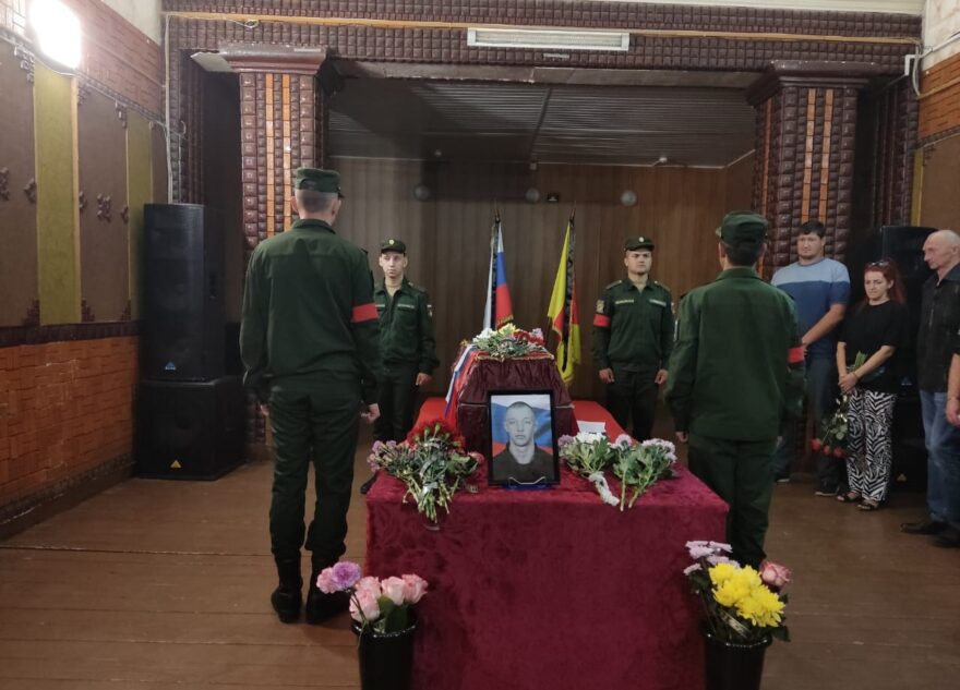 В Тверской области простились с погибшим в зоне СВО рядовым Виктором Горшковым В Тверской области простились с погибшим в зоне СВО рядовым Виктором Горшковым