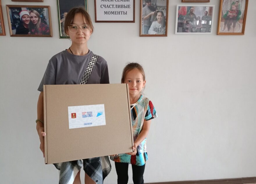 Многодетные семьи из Андреаполя получили новую школьную форму