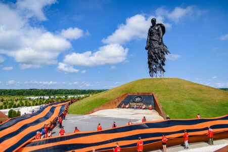 В Тверской области развернули 300-метровую Георгиевскую ленту
