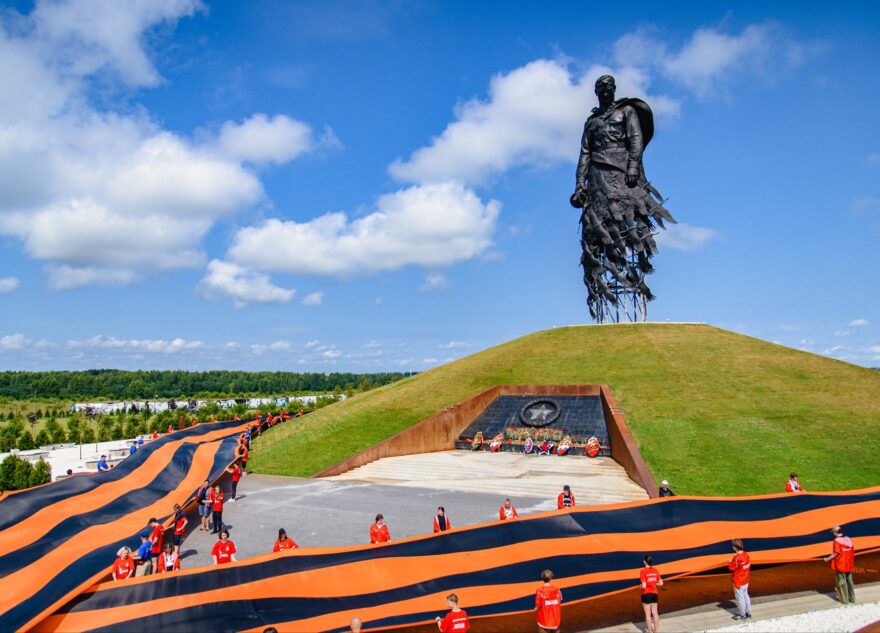 В Тверской области развернули 300-метровую Георгиевскую ленту