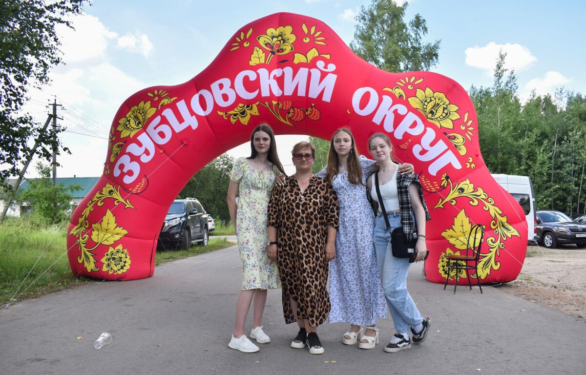 На фестивалях в Тверской области выступили известные исполнители и определены лучшие кашевары